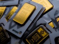 Harga Emas Antam Hari Ini Turun Tajam!